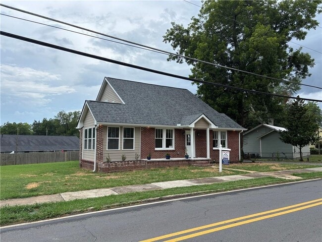Building Photo - 107 Johnson St