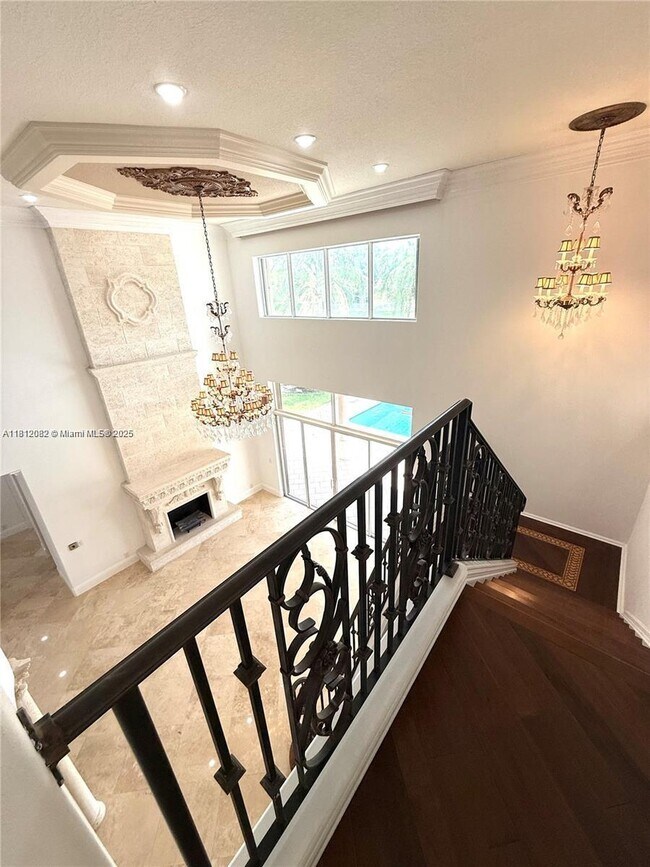 Building Photo - 2547 Montclaire Ct