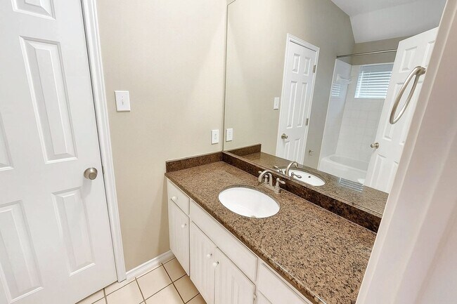 Building Photo - 3-Bedroom Home for Lease in Carrollton – U...