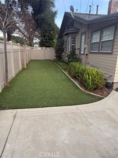 Building Photo - 119 N Cullen Ave