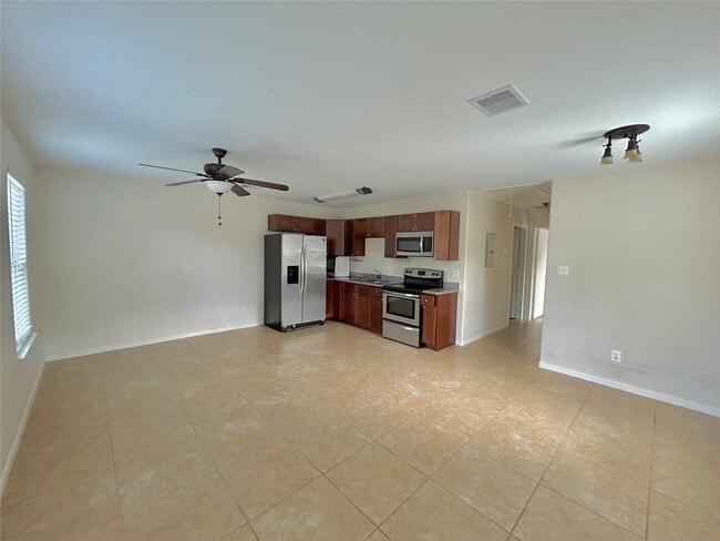 Building Photo - 3807 Putnam Dr