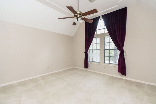 Building Photo - 127 Rush Haven Dr