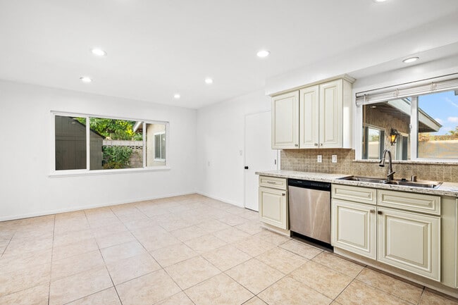 Building Photo - Spacious 4BR 2BA Home in Prime Glendora