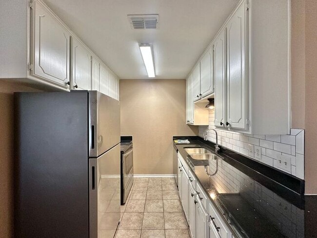 Building Photo - Available Now! Newly Updated 3/2 in Flint!