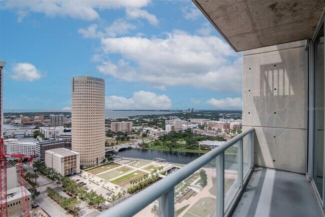 Building Photo - 777 N Ashley Dr