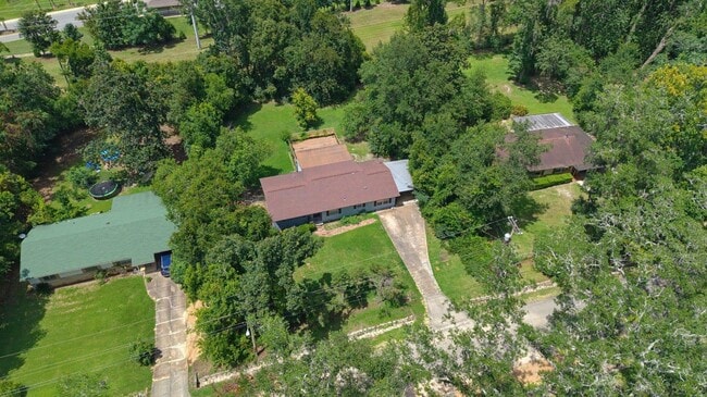 Building Photo - 3222 Big Oak St