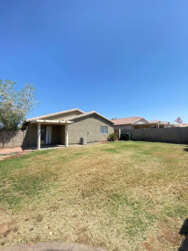 Building Photo - COMING SOON! Spacious 3 Bed 2 Bath home in...