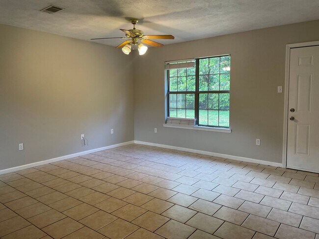 Building Photo - 1425 Joyner Dr