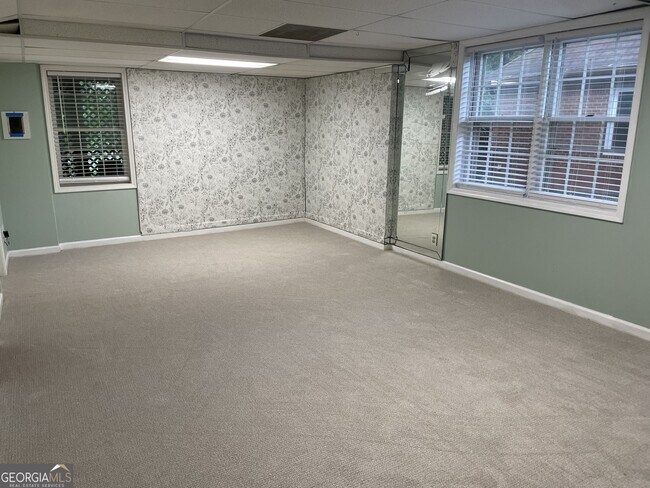 Building Photo - 2858 Livsey Dr