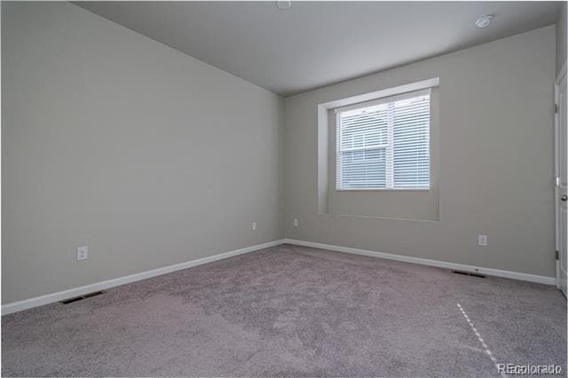 Building Photo - 1049 Oak Cir