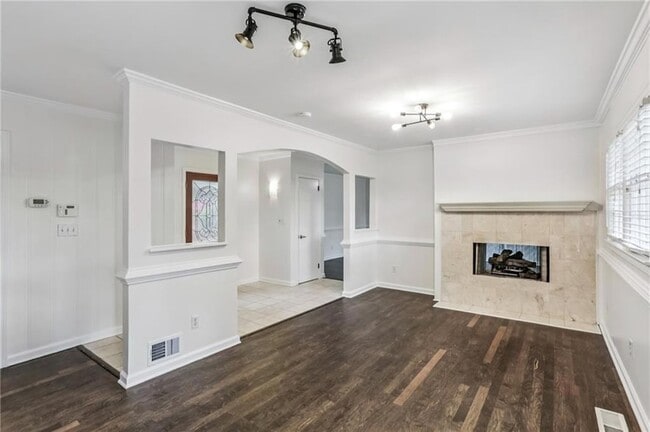 Building Photo - 2581 Sharondale Dr NE