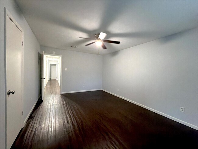 Building Photo - 1806 Airline Dr