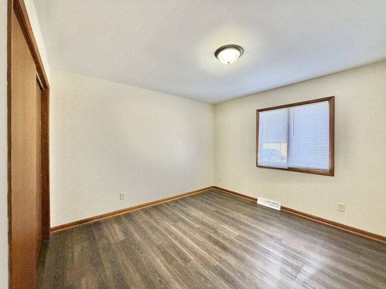 Building Photo - 2047 Colony Ct