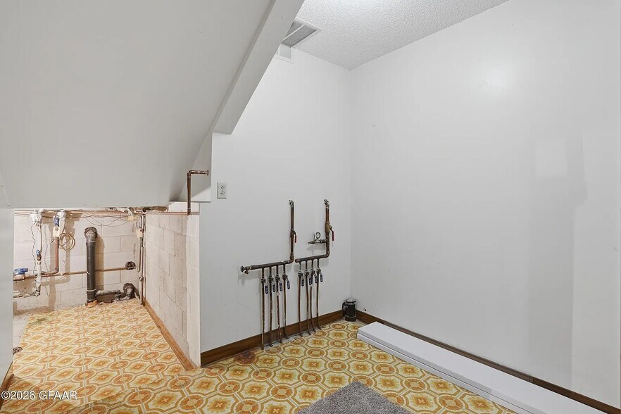 Building Photo - 1703 S 35th St