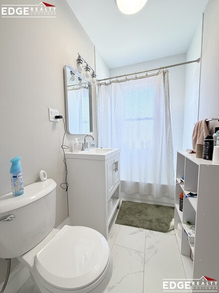 Building Photo - 66 Hunnewell Ave