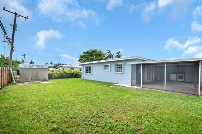 Building Photo - 4525 SW 112th Pl