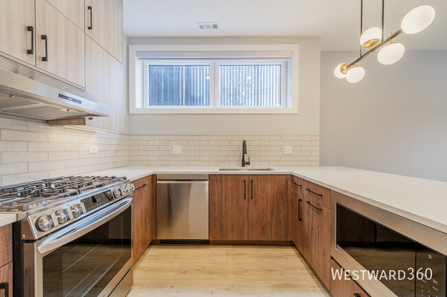 Building Photo - 2351 W Flournoy St