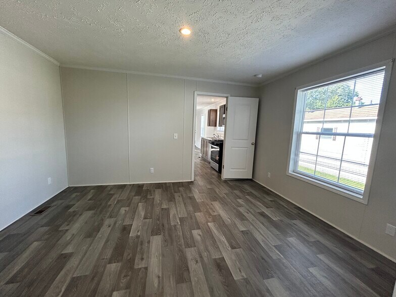 Building Photo - 29 S Hill Dr