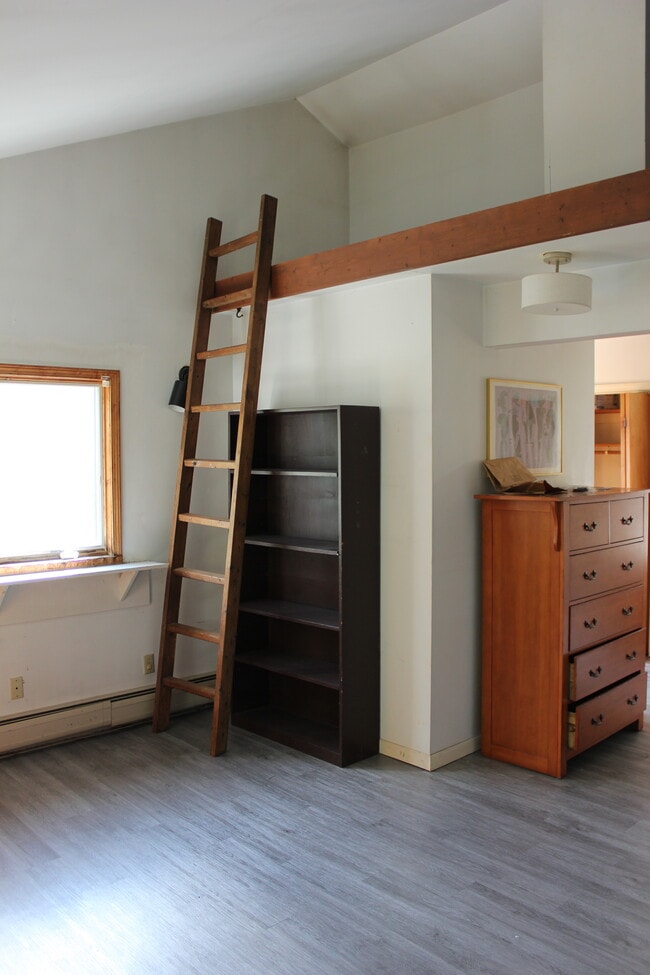 Building Photo - 1574 Coddington Rd