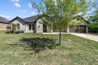 Building Photo - 121 Cedar Ln