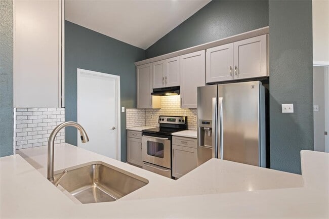 Building Photo - 8704 Birmingham Dr