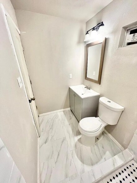 Building Photo - 754 Fitch St