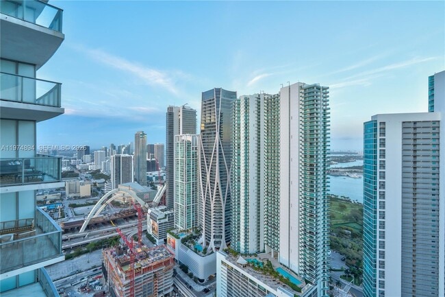 Building Photo - 851 NE 1st Ave