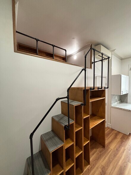 Building Photo - 605 Bramhall Ave