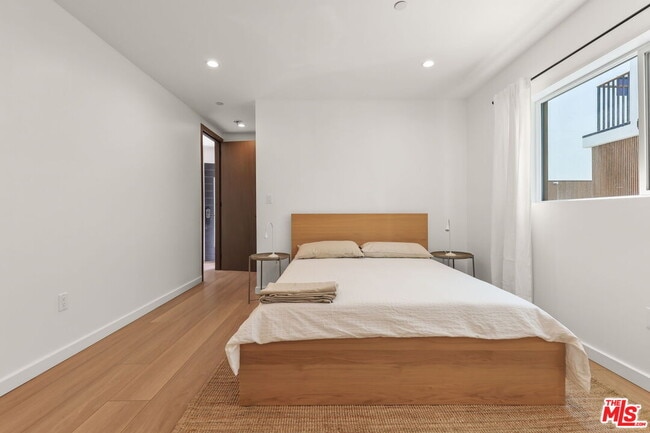 Building Photo - 843 Mariposa Ave