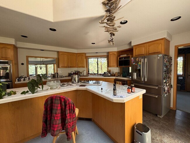 Building Photo - Stunning 3 Bed/ 2.5-Bath Home on the River...