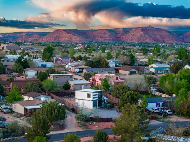 Building Photo - 736 W Rider Dr