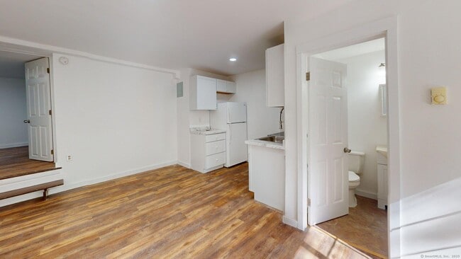 Building Photo - 26 Sunset Terrace
