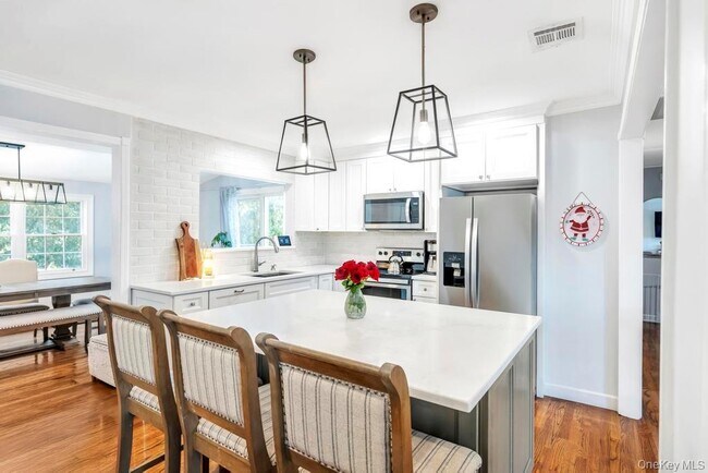 Building Photo - 62 Forest Ave