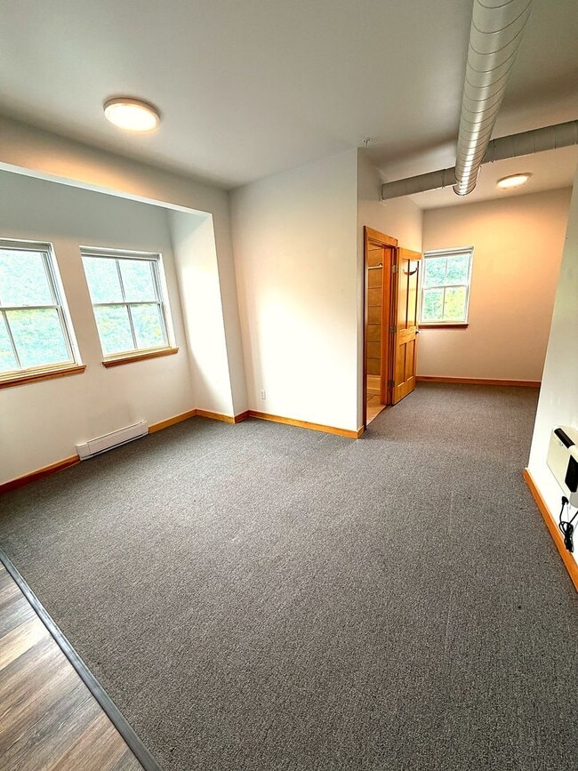 Building Photo - 2BD/1BA In Richmond - ?Half Off First Month’s Rent with Lease Starting by July 1?