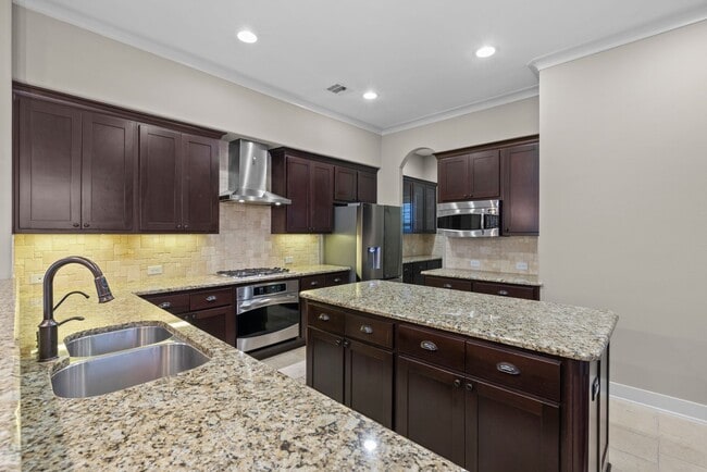 Building Photo - Stunning Single-Family Home in the Heart o...