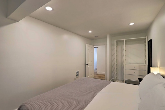 Building Photo - Black Mountain Furnished Lower Level Apart...