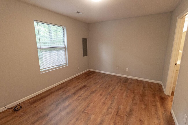 Building Photo - 4620 W Bainbridge Dr