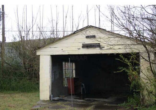 Building Photo - 2056 Riverside Blvd