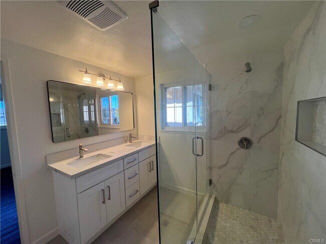 Building Photo - 16091 Gold Cir