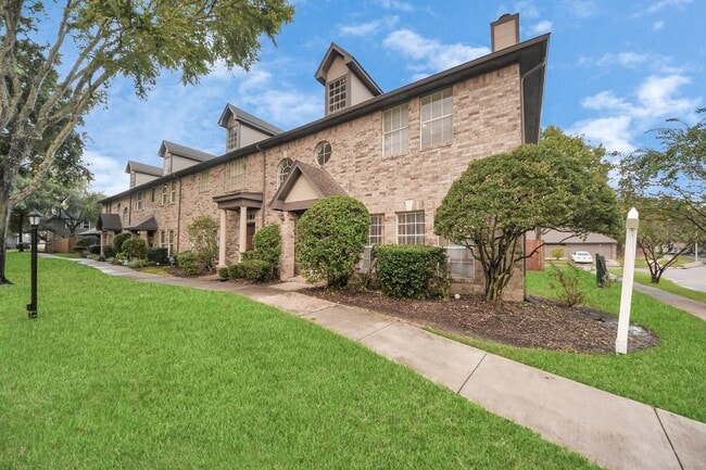 Building Photo - 2102 Gemini St