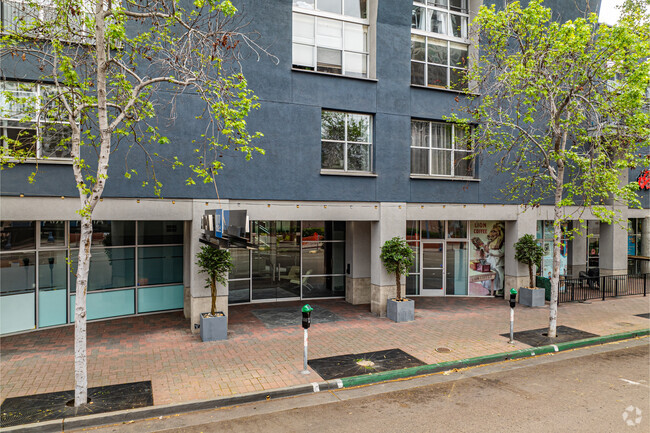Entrance - Atria on Market