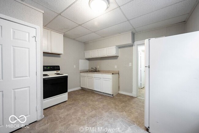 Building Photo - 240 N Beville Ave