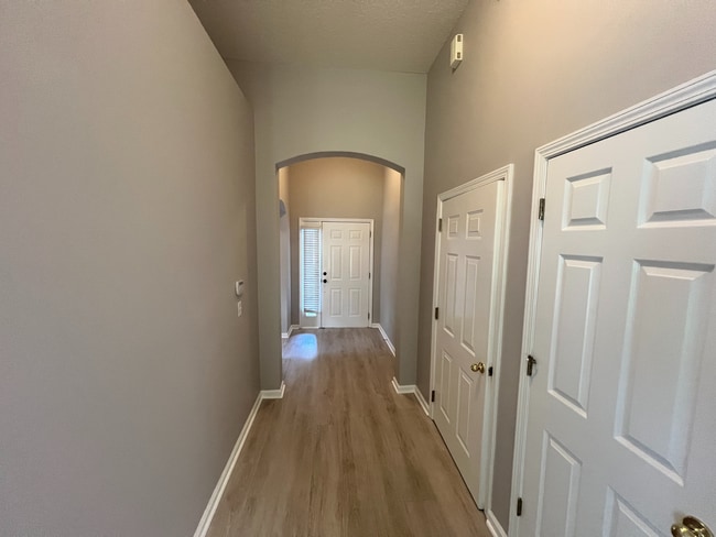 Building Photo - Charming 2-Bed, 2- bath Townhouse for Rent