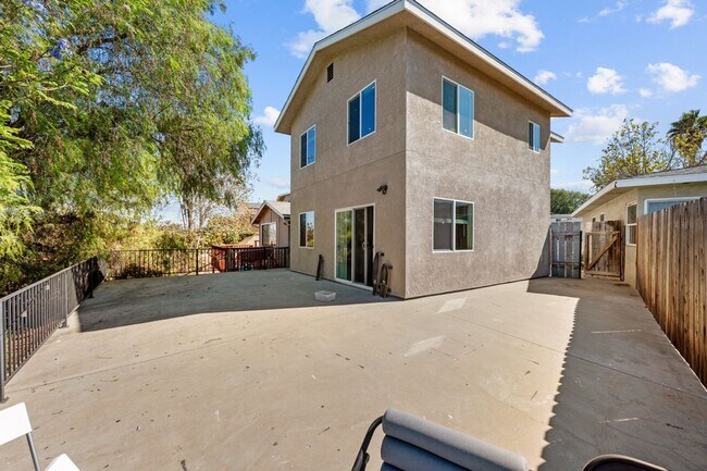 Building Photo - 5377 E Falls View Dr