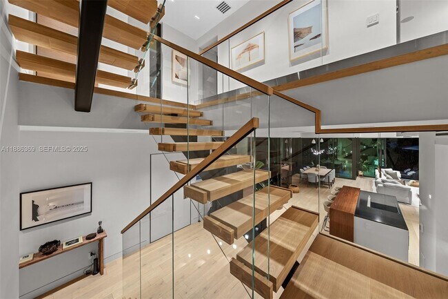 Building Photo - 3306 NE 16th St