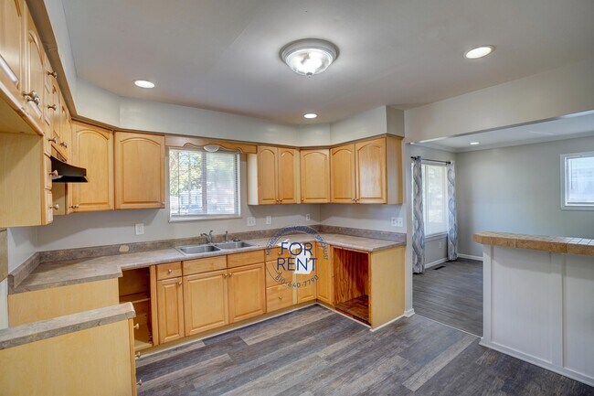 Building Photo - 3717 Larchmont St