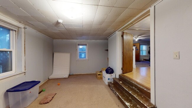 Building Photo - Walk to Restaurants and Shopping