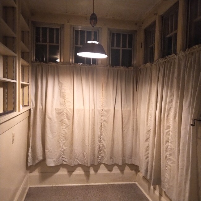 Building Photo - 467 W William St