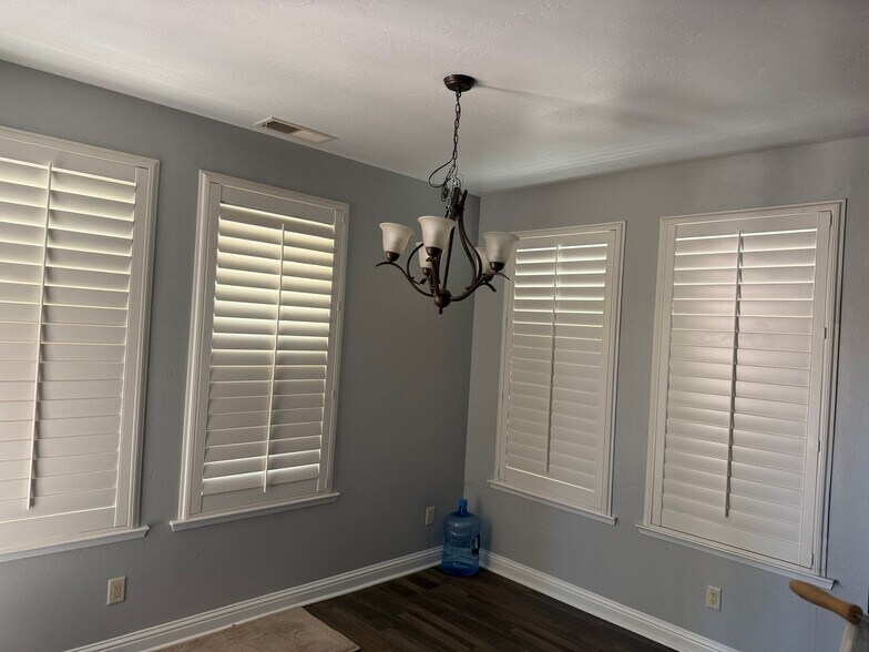 Building Photo - 1327 E Via Marbella Dr
