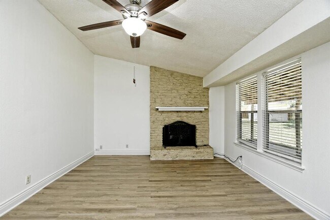 Building Photo - 301 Fawnfield Dr